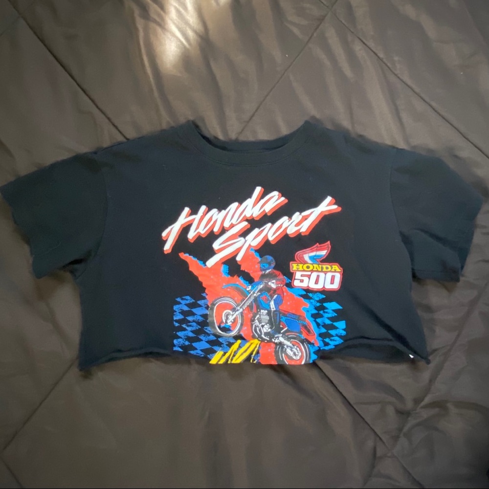 Y2K cropped graphic tee